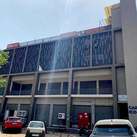 Collection O 12462 Hotel Shiv Inn Gandhinagar Exterior foto