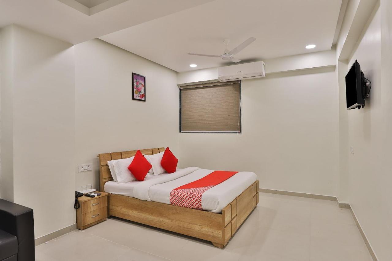 Collection O 12462 Hotel Shiv Inn Gandhinagar Exterior foto