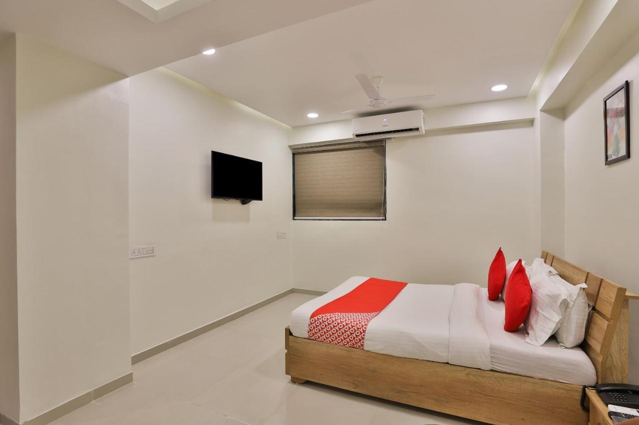 Collection O 12462 Hotel Shiv Inn Gandhinagar Exterior foto