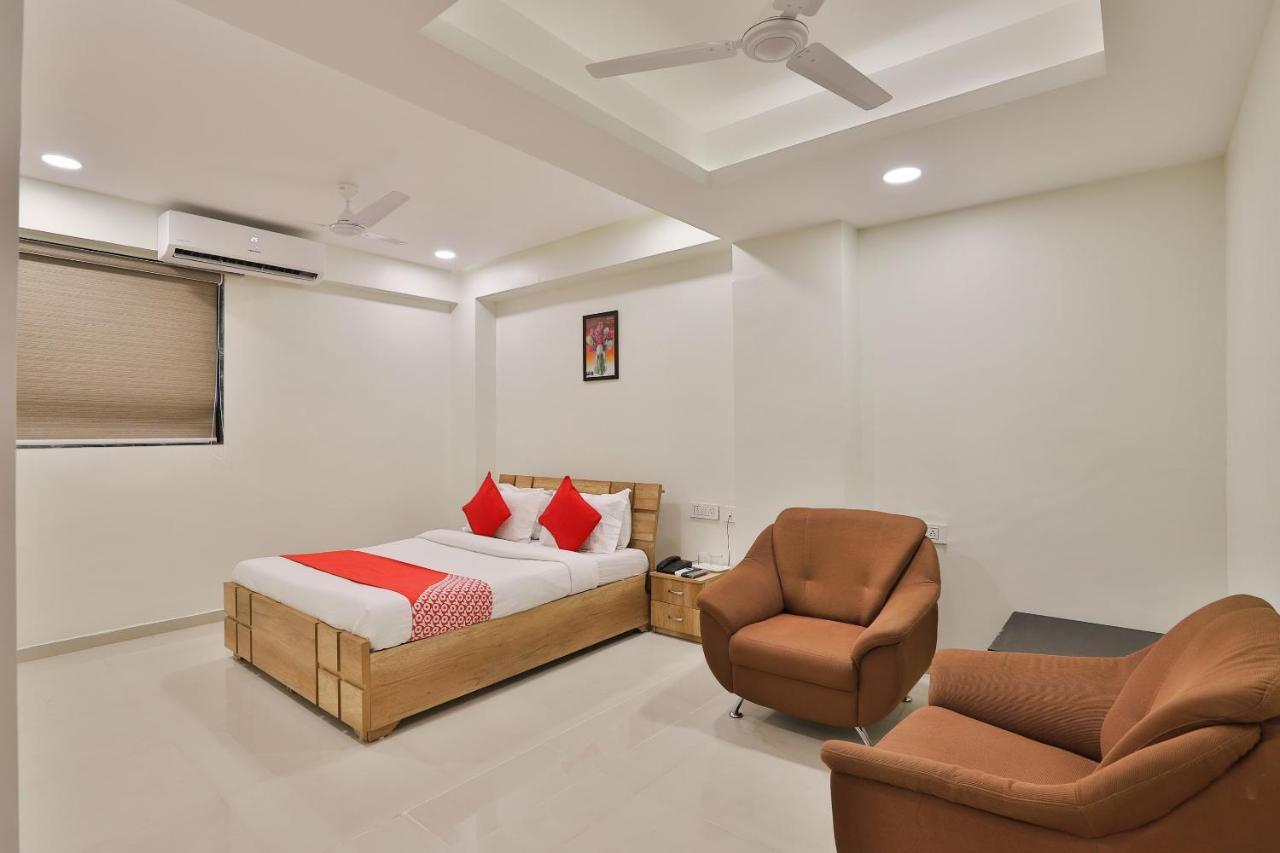 Collection O 12462 Hotel Shiv Inn Gandhinagar Exterior foto