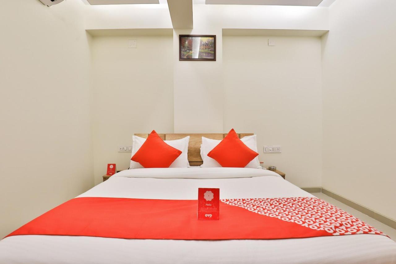 Collection O 12462 Hotel Shiv Inn Gandhinagar Exterior foto