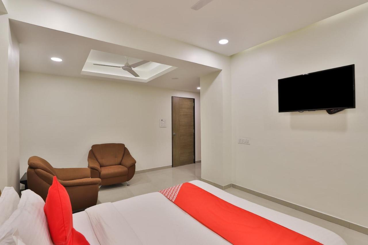 Collection O 12462 Hotel Shiv Inn Gandhinagar Exterior foto
