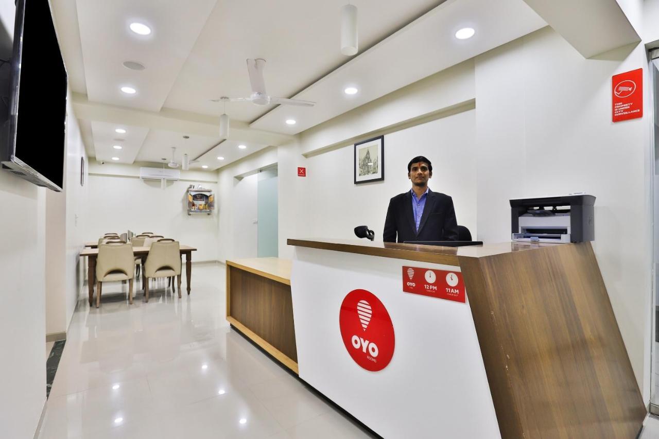 Collection O 12462 Hotel Shiv Inn Gandhinagar Exterior foto