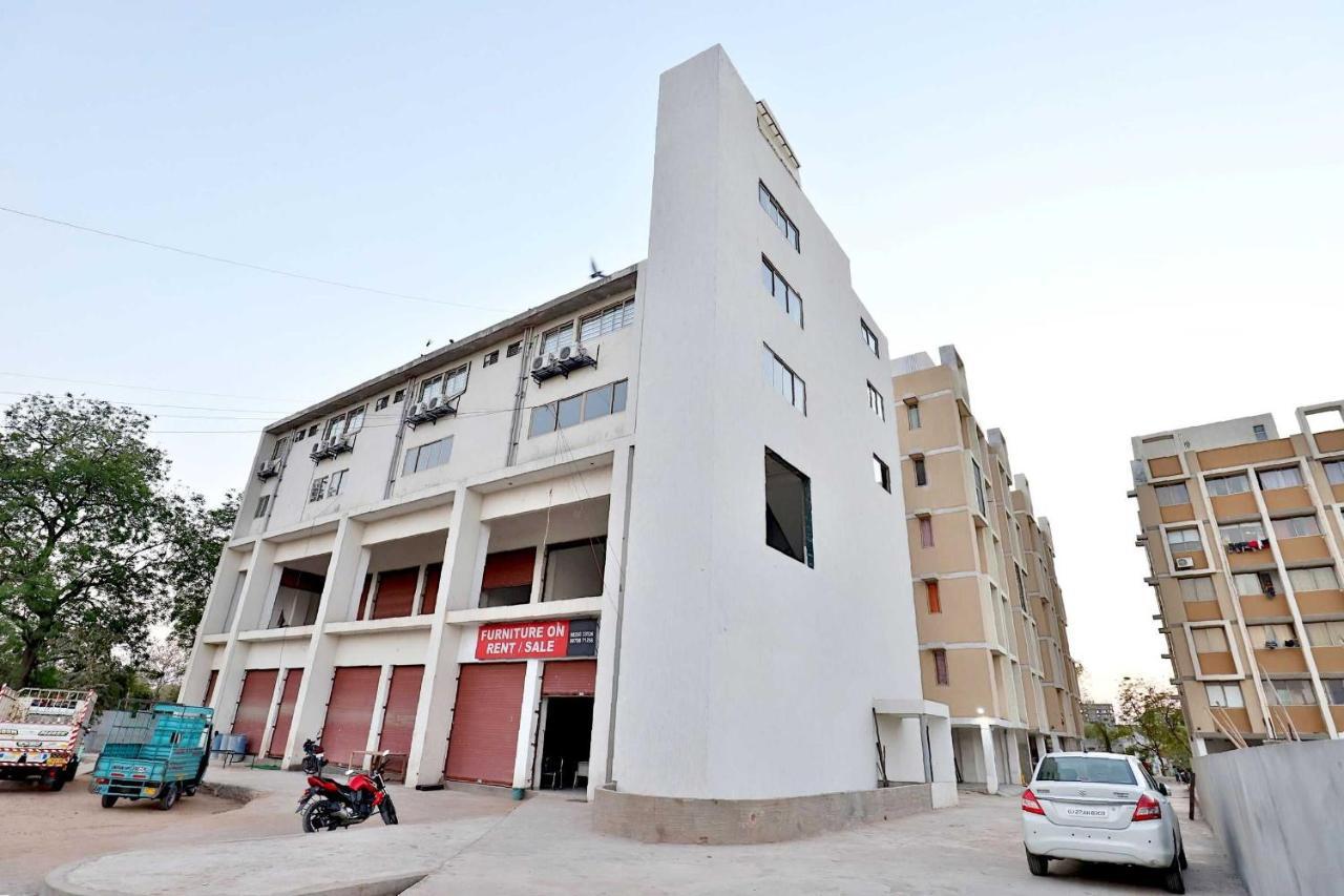 Collection O 12462 Hotel Shiv Inn Gandhinagar Exterior foto