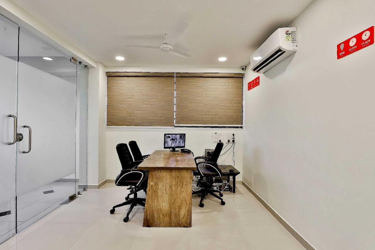 Collection O 12462 Hotel Shiv Inn Gandhinagar Exterior foto