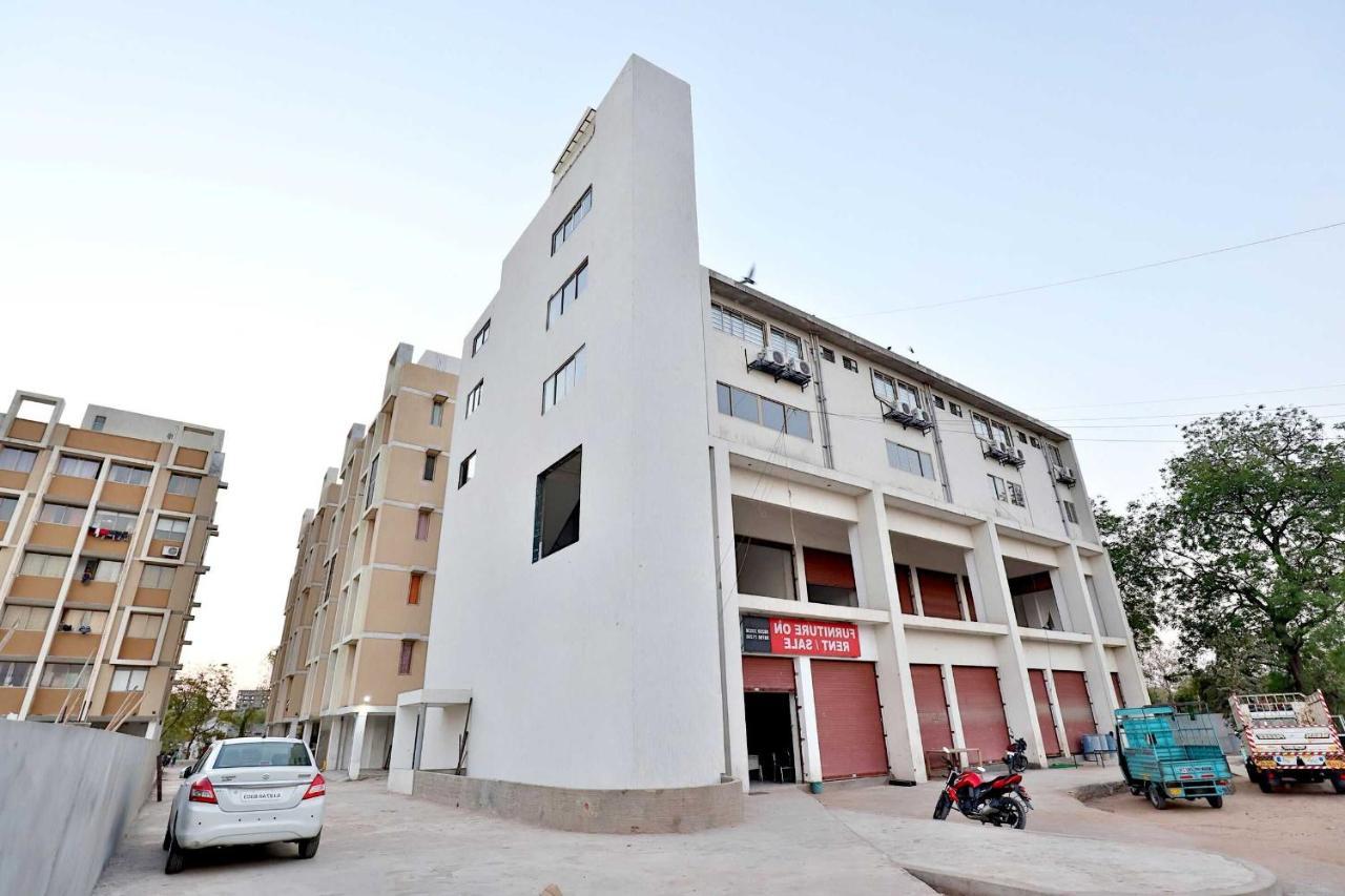 Collection O 12462 Hotel Shiv Inn Gandhinagar Exterior foto