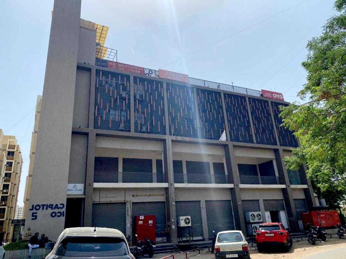 Collection O 12462 Hotel Shiv Inn Gandhinagar Exterior foto
