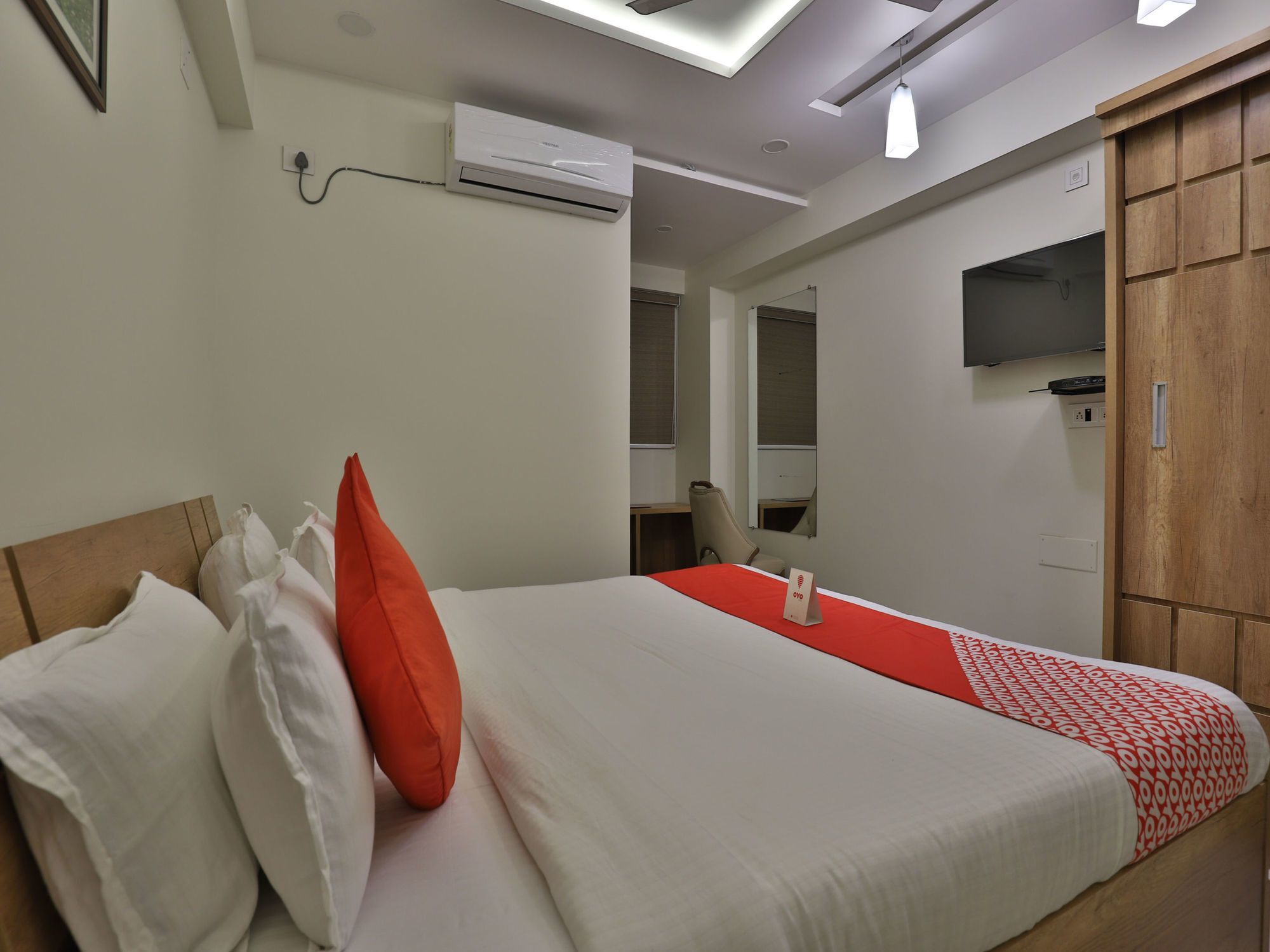 Collection O 12462 Hotel Shiv Inn Gandhinagar Exterior foto