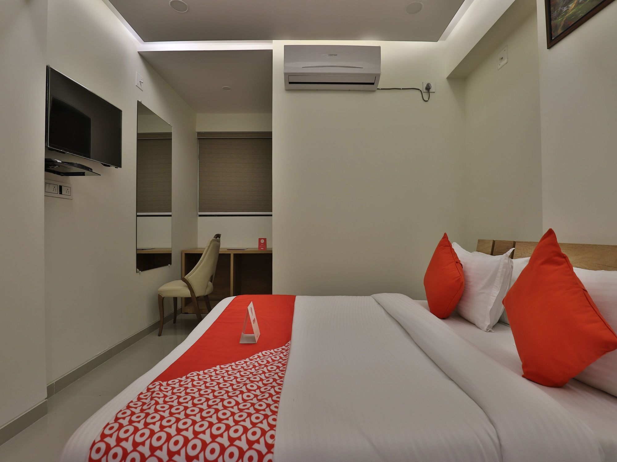 Collection O 12462 Hotel Shiv Inn Gandhinagar Exterior foto