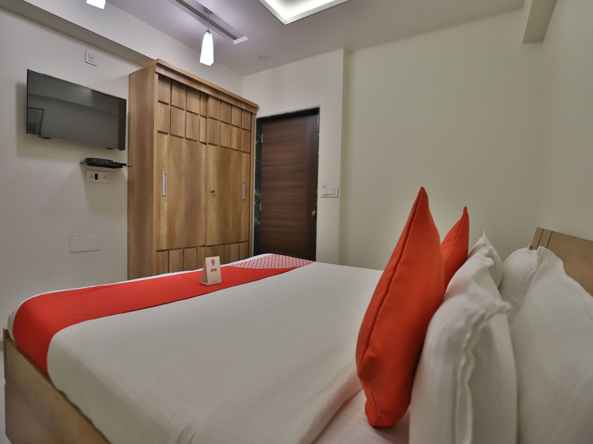 Collection O 12462 Hotel Shiv Inn Gandhinagar Exterior foto