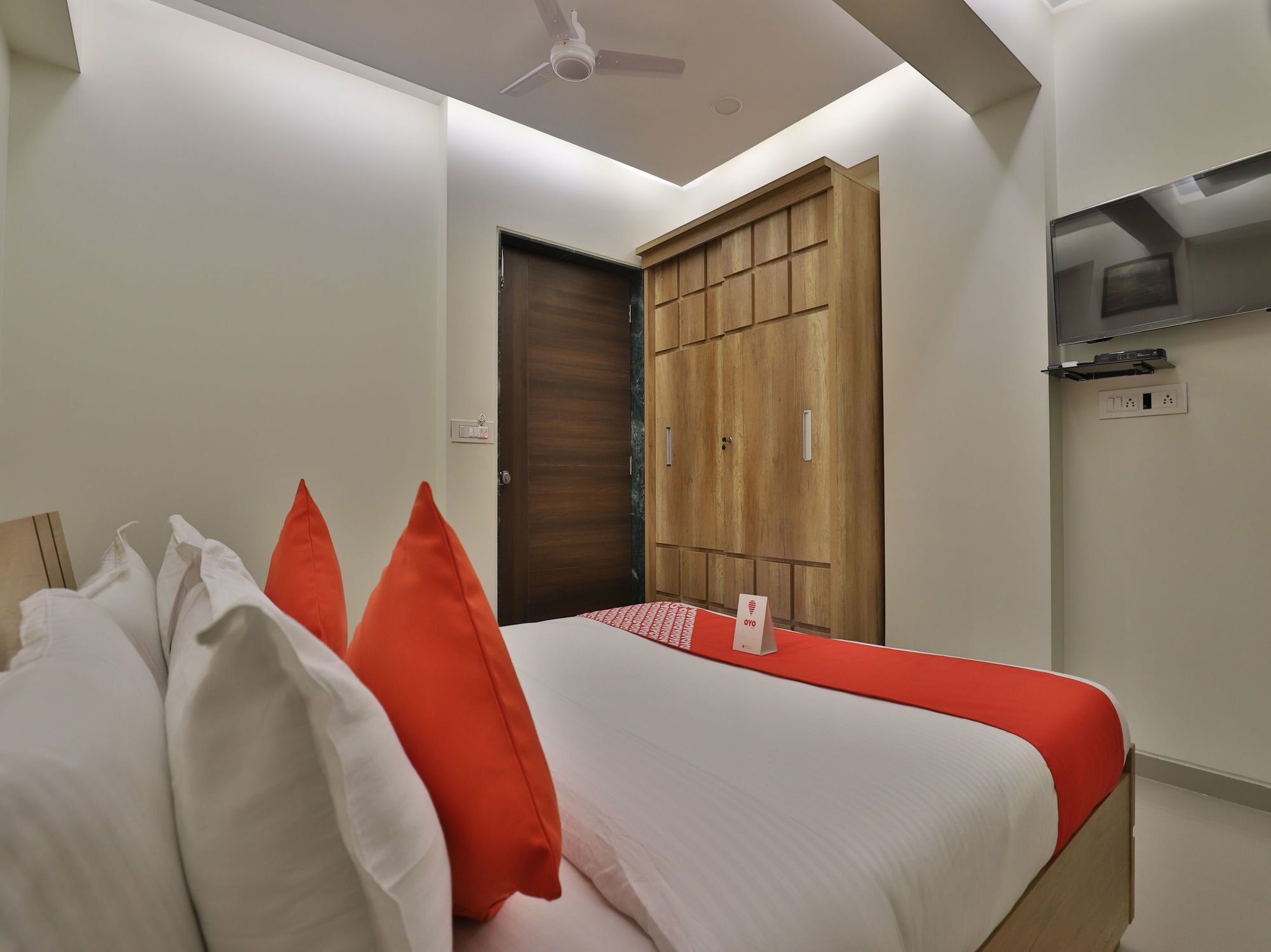 Collection O 12462 Hotel Shiv Inn Gandhinagar Exterior foto